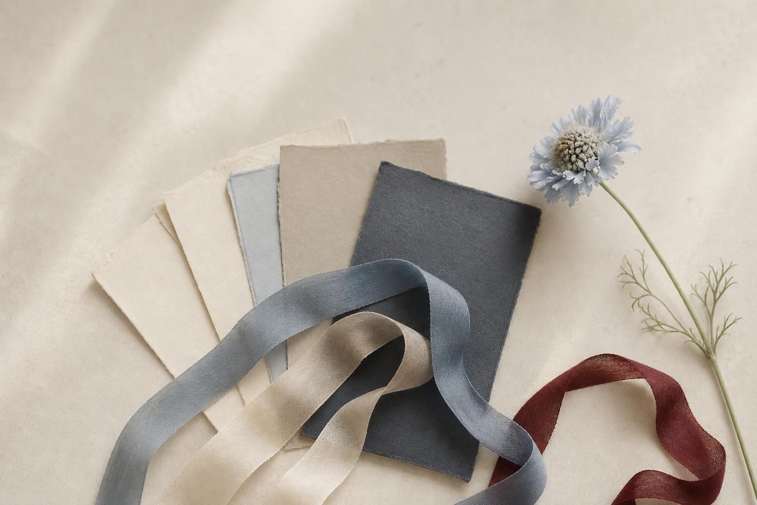 Inspirasi Undangan Dusty Blue di Antara Navy dan Pink